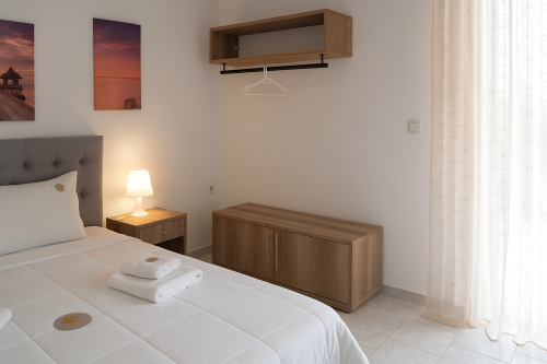 a_photograph_showcases_a_corner_of_a_modern_bedroo